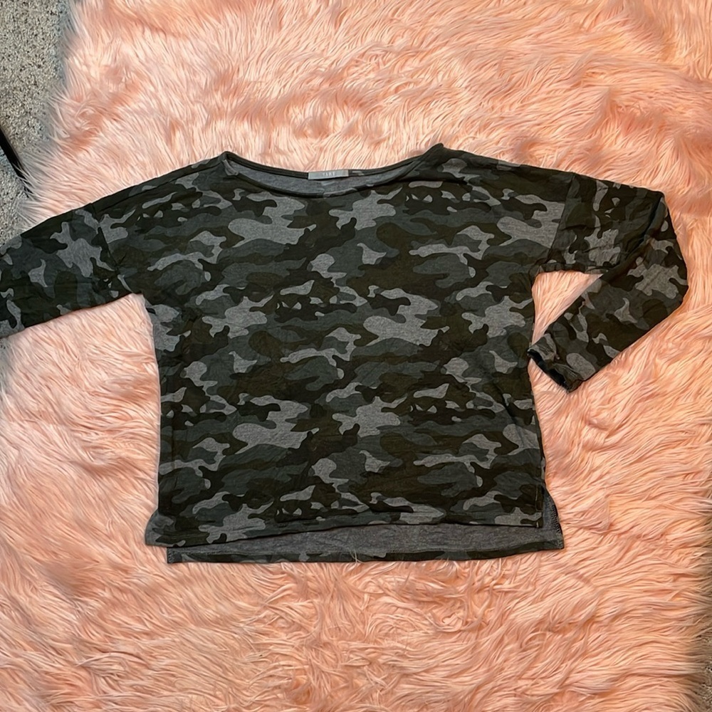 TART Woman’s Camouflage Long Sleeve Pullover Top Size Small